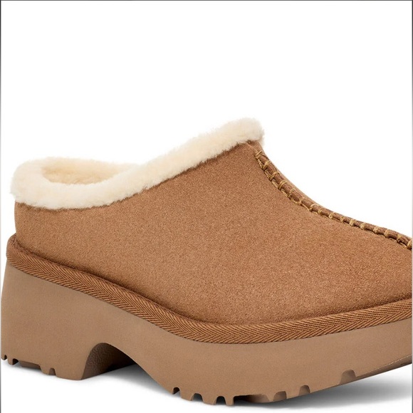 UGG New Heights Platform Clogs NWT Size 10
Indoor or Outdoor Wear - Picture 2 of 9